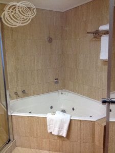 Rydges Capital Hill Executive King Spa Suite Spa Bath