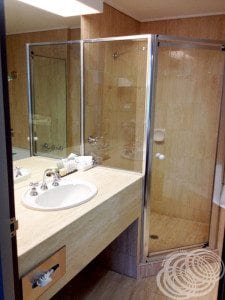 Rydges Capital Hill Executive King Spa Suite Shower & Sink
