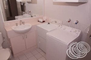 Rydges Horizons Deluxe Studio Bathroom Sink & Laundry