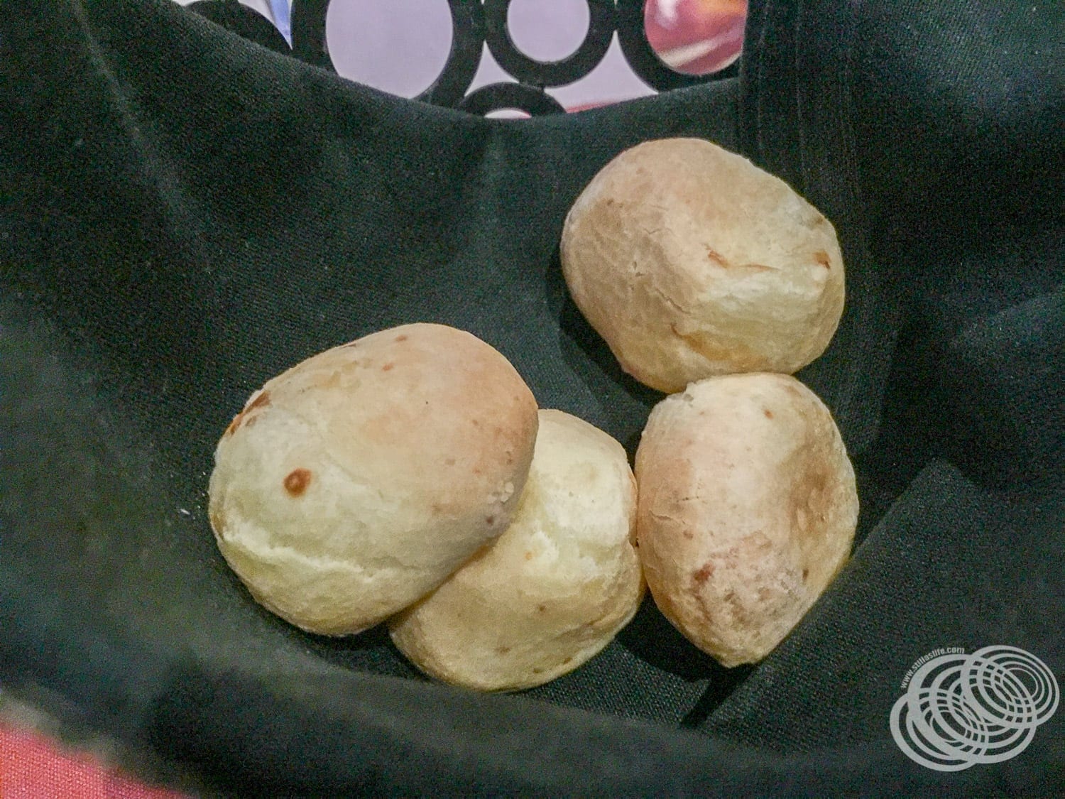 Warm cheese-filled bread balls